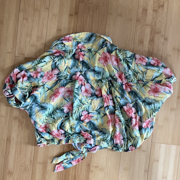 AE Hawaiian Button Down Shirt - Picture 4 of 8